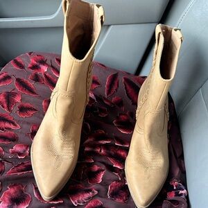Brand New Dolce Vita Western style boots